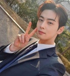차은우, 브이 포즈 하나로 잘생김 폭발 슈트핏도 완벽
