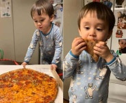 벤토리 벤틀리, 거대한 피자 보고 급흥분…와구와구 폭풍 먹방