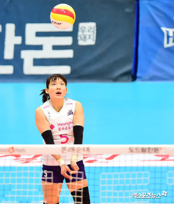 '전설의 리베로' 김해란 은퇴, 