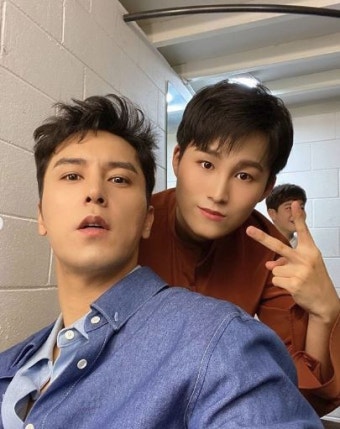 장민호, 임영웅·영탁·이찬원과 '잘생긴' 셀카 대방출…