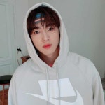 김요한, 후드티+헤어밴드로 러블리 폭발…팬들 심장 저격