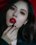 현아, 강렬 레드립으로 치명적 섹시美 폭발…역시 현아