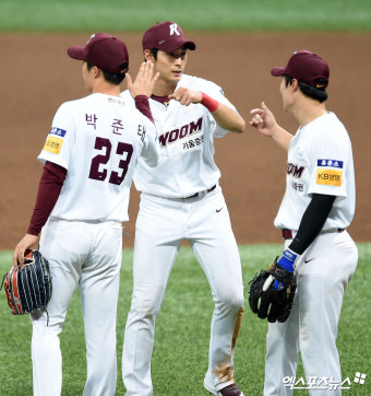 이정후 '홈 개막전 승리'[포토]