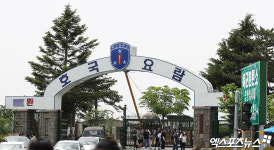 엑소 수호, 안전상 이유로 軍훈련소 비공개 입소…첸 포함 멤버들 배웅[종합]