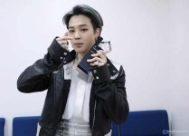 방탄소년단 지민, 깜찍 손하트로 러블리 폭발…훈훈하다