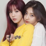 러블리즈 예인, 절친 권은비와 다정 투샷…둘다 너무 예뻐 [in스타]