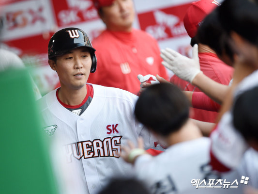 이흥련 '시즌 첫 홈런까지 기록'[포토] | 포토뉴스