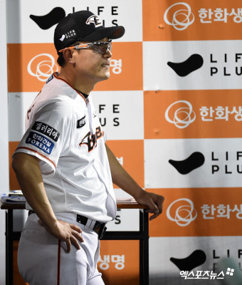 최원호 감독대행 '추격해야 하는데'[포토]