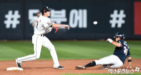 심우준 '병살로 끝낸다'[포토]