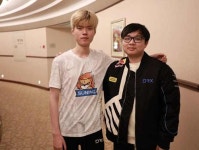 데프트 김혁규, 쑤닝 소프엠 만나 유니폼 교환…훈훈한 우정 눈길