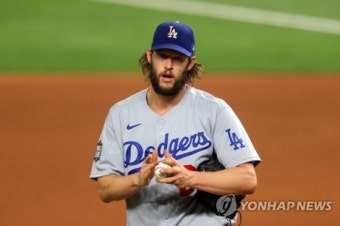 다저스, WS 우승에 한발짝 더...커쇼 호투로 4-2 승
