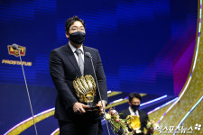 김현수 LG 소속으로 첫 골든글러브 수상[포토]