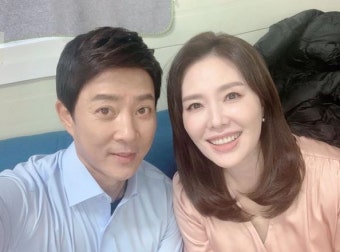최수종하희라, 결혼 28년차에도 다정한 투샷…역시 韓 대표 '원앙부부'[해시태그]