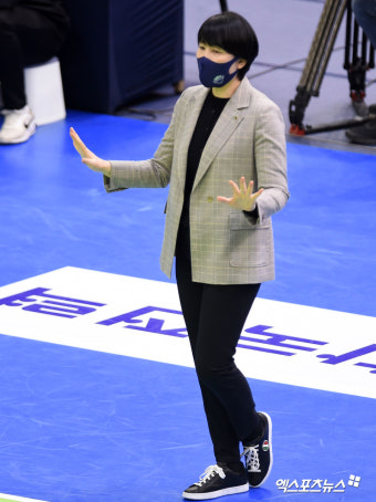 이도희 감독 '침착해'[포토]