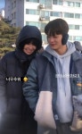 최수영, '9년 연인' 정경호 질투할라…강태오와 초밀착 다정샷 [해시태그]
