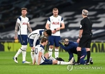 '손흥민 골 취소' 토트넘, 리버풀에 1-3 완패...6위 유지
