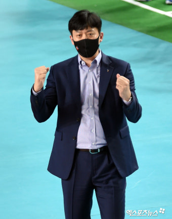 이영택 감독 '주먹을 불끈'[포토]