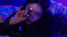 ‘15일 컴백’ 청하, ‘바이시클’ MV 속 강렬 카리스마