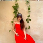 ‘오늘 생일’ 아이유, ‘레드퀸’ 그 자체인 여신 이지은 “빰! 생일자 등장”