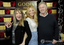 블레이크 라이블리 父 어니 라이블리, 심질환 합병증으로 사망…향년 74세 [엑