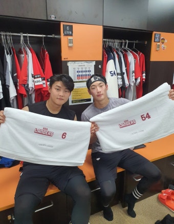 세심한 추신수, 선수단 위해 타올 200장 '깜짝 선물'