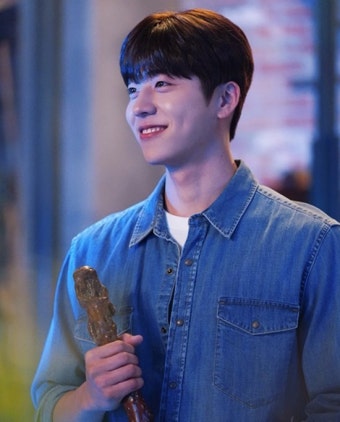 '마녀식당' 채종협, 포스터 비하인드 컷…'순수 알바생' 변신