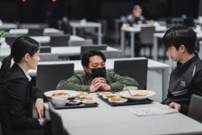 오늘부터 엔진 온 감독 김민석, 무슨 짓을 해도 밉지 않은 배우