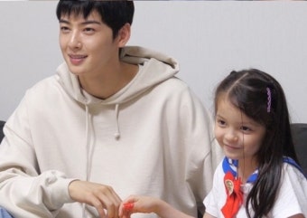 차은우, 나은이 연기쌤 변신…스윗 레슨+비주얼 (슈돌)[포인트:컷]