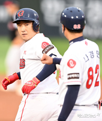 '정훈 결승 3루타' 롯데, 한화와 DH 1차전 6-3 승리
