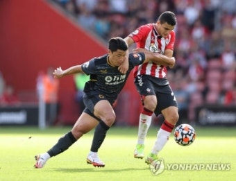 '황희찬 88분' 울브스, 소튼 원정서 1-0 신승...시즌 2승 수확