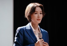 청와대로 간다 김성령, 파란만장 정치 생존기…강렬 임팩트 기대 UP