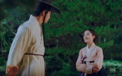 어사와 조이 옥택연♥김혜윤, 극과 극 커플샷…어사 콤비 출두