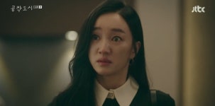 수애, 독기 품은 눈빛...공작도시