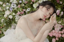 아이유, 제이에스티나 2022 봄 광고 캠페인 오픈…지은이 예쁨이 티나 [화보]