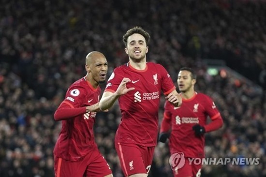 리버풀과 포르투갈 공격수 디오구 조타, 교통사고로 사망하여 충격과 슬픔이 가득합니다.
