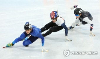 황대헌, 남자 500m 조 2위로 준준결승행…이준서는 실격 [올림픽 쇼트트랙]