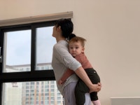 사유리, 子 무거워도 어부바…엄마 닮은 이목구비