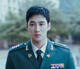 '군검사 도베르만' 안보현x조보아, 정복 스틸…조련 케미 빌드업