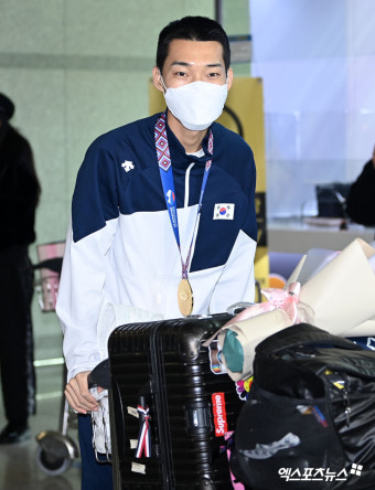 우상혁 '한국인 최초 세계실내육상선수권대회 금메달'[포토]
