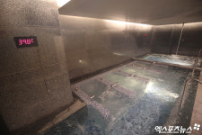 SSG 온탕과 냉탕 폭포수도 갖춘 사우나 시설 자랑[포토]