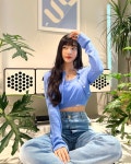 크러쉬♥ 조이, 크롭티 입고도 터지는 과즙미