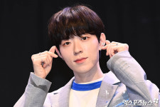 나인아이 이든 귀여운 손하트[엑s HD포토]