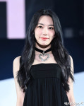 르세라핌 사쿠라 흑발 여신[엑s HD포토]