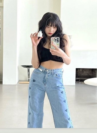 '크러쉬' 조이, 블랙 크롭티로 '개미 허리' 인증