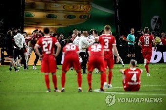 정우영, 41년 만의 대기록 무산...프라이부르크, 포칼 준우승