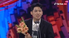 아빠, 무서워하지 마…조현철·매드크라운, 백상 수상소감 父 별세 [종합]