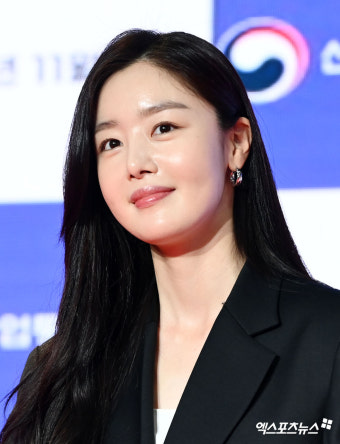 한선화 '드레스 못지않은 슈트의 화사함... 꿀피부가 다했네'[엑's HD화보]