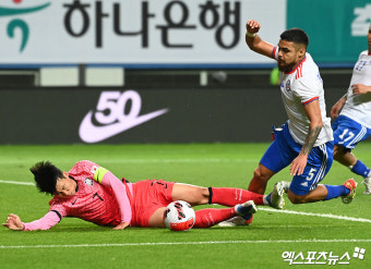 손흥민 '이건 파울 아니야'[포토]