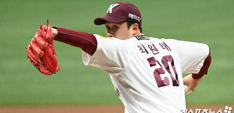 키움의 후반은 특별하다…'송성문 3타점' 앞세워 두산에 역전승 [고척:스코어]