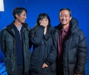 탕웨이, 헤어질 결심 비하인드 컷 공개…가발 쓰니 20대네